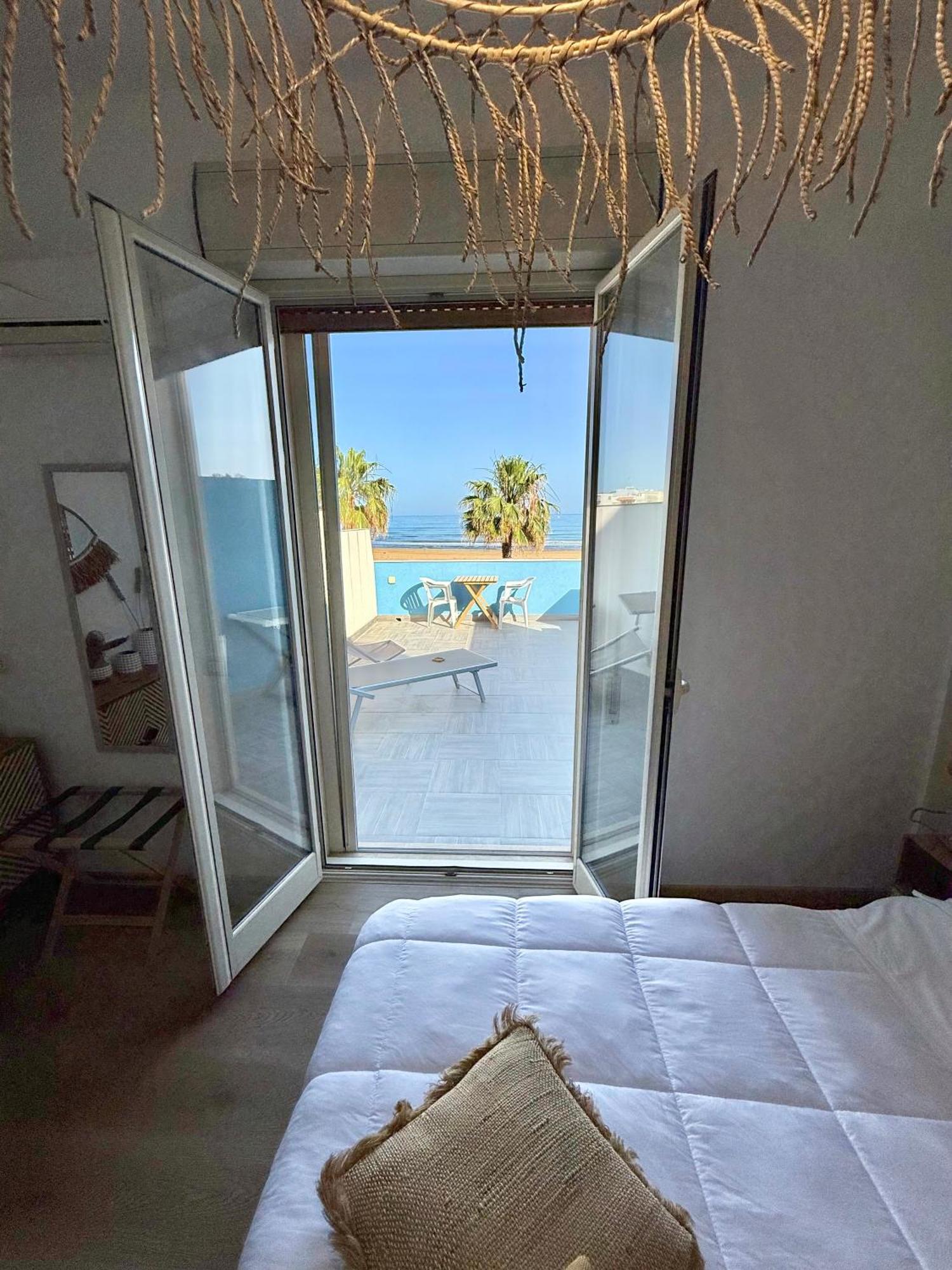 Terrazze Sul Mare Bed & Breakfast Pozzallo Bagian luar foto