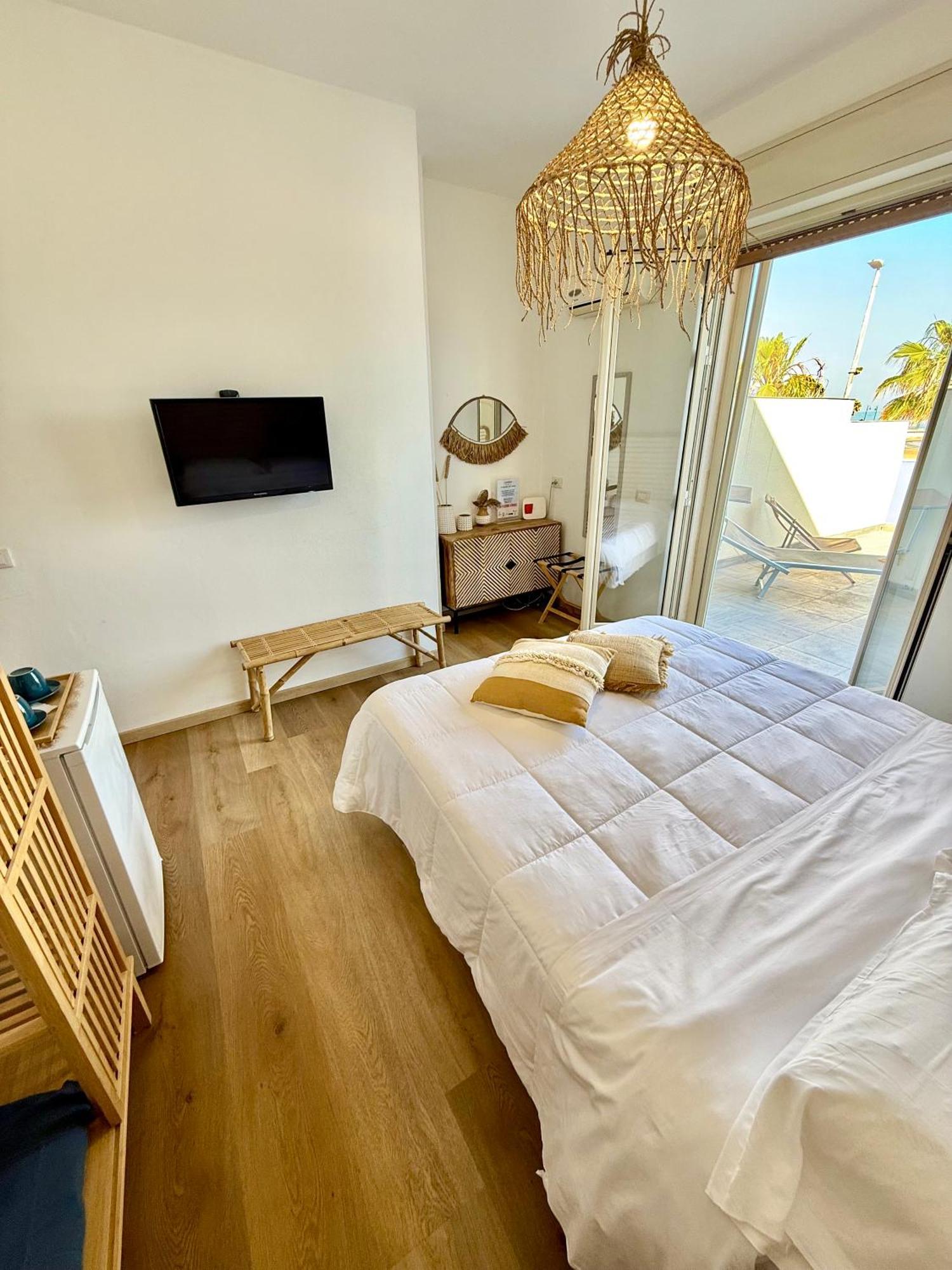 Terrazze Sul Mare Bed & Breakfast Pozzallo Bagian luar foto